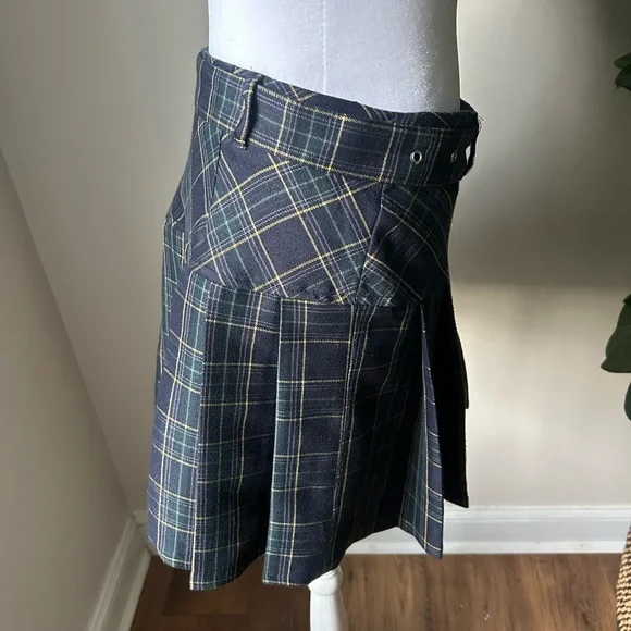 Stylish Plaid Mini Skirt with Belt - Picture 2 of 9